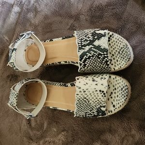 Bamboo snake print platform sandal, never worn size 6.5